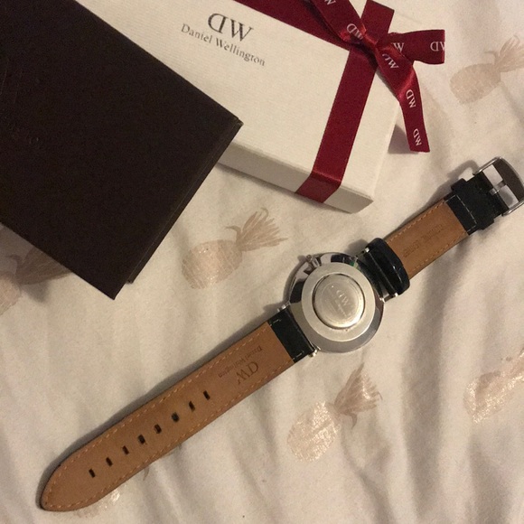 Authentic Daniel Wellington Watch - Picture 7 of 7